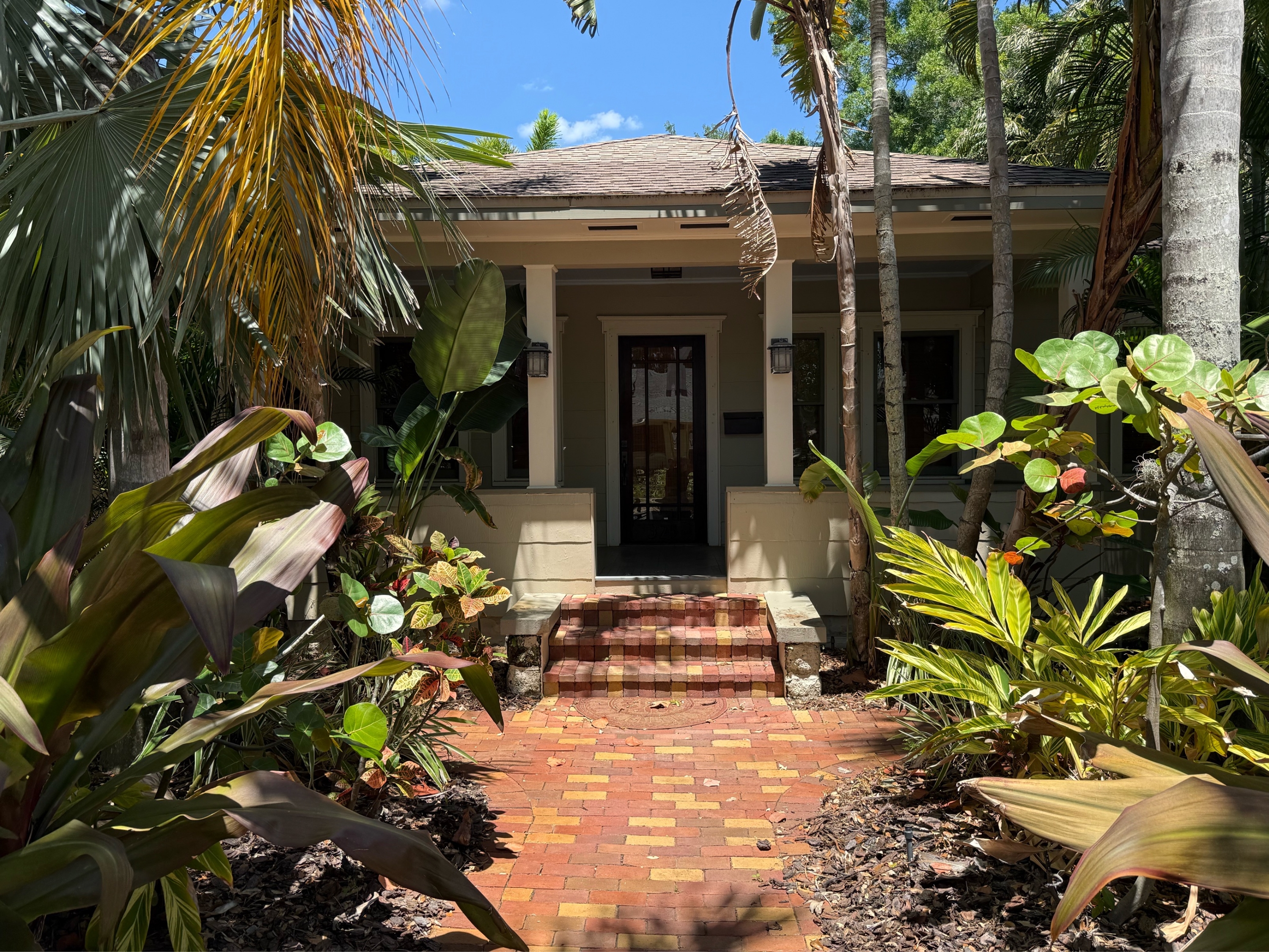 325 14th Avenue Northeast
