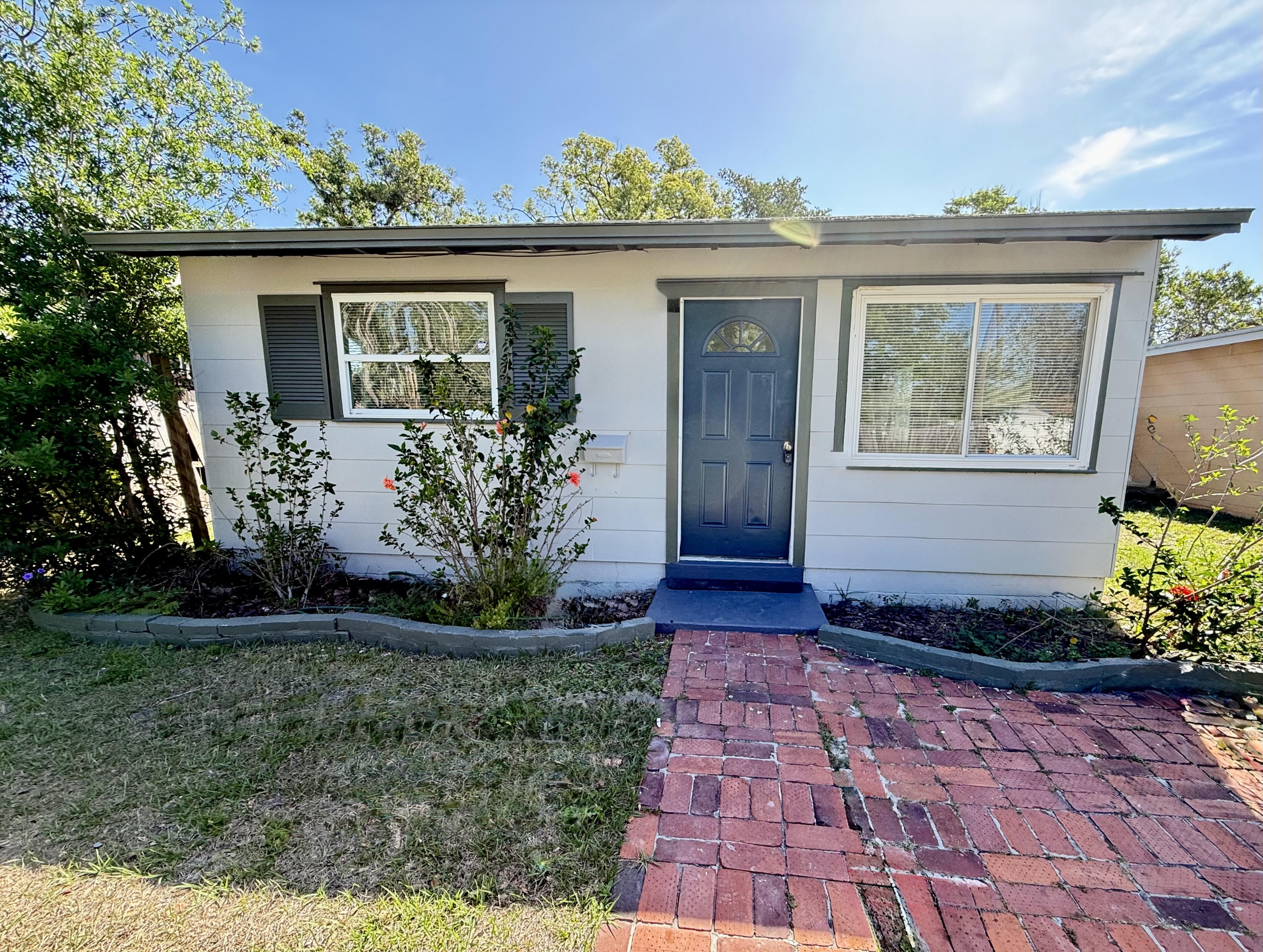 3827 47th Street North